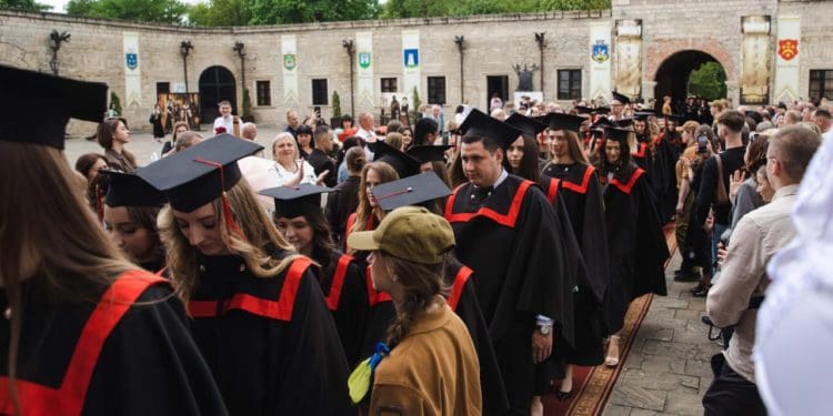 У Збаразькому замку вручили дипломи випускникам юридичного факультету ЗУНУ