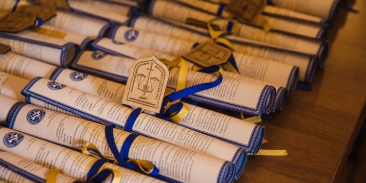 У Збаразькому замку вручили дипломи випускникам юридичного факультету ЗУНУ