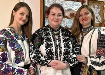 Легендарній парамедикині “Пташці” з Тернопільщини подарували унікальну вишиванку