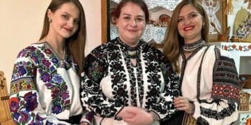 Легендарній парамедикині “Пташці” з Тернопільщини подарували унікальну вишиванку