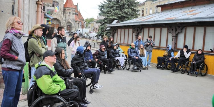 У Чорткові організували першу безбар’єрну екскурсію для гостей на кріслах колісних