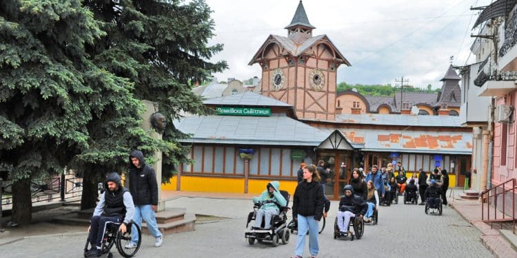 У Чорткові організували першу безбар’єрну екскурсію для гостей на кріслах колісних