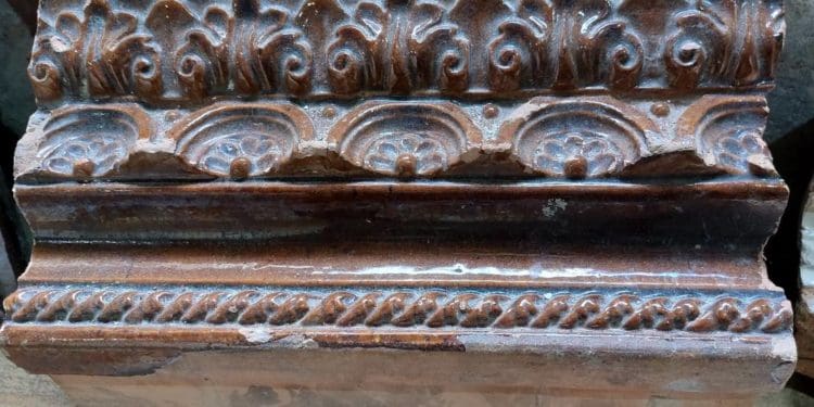 У Бережанському замку відкрили виставку сторічного кахлю