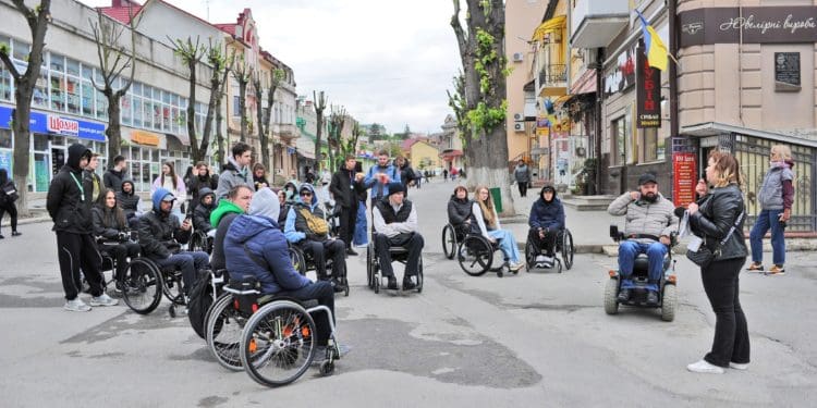 У Чорткові організували першу безбар’єрну екскурсію для гостей на кріслах колісних
