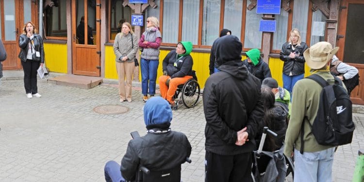 У Чорткові організували першу безбар’єрну екскурсію для гостей на кріслах колісних