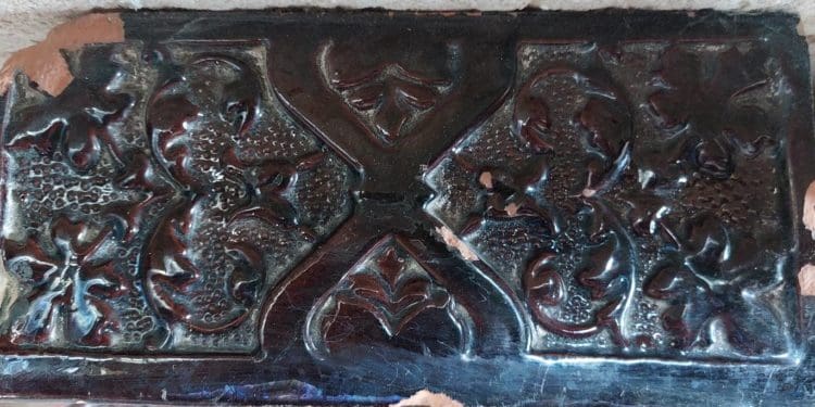 У Бережанському замку відкрили виставку сторічного кахлю