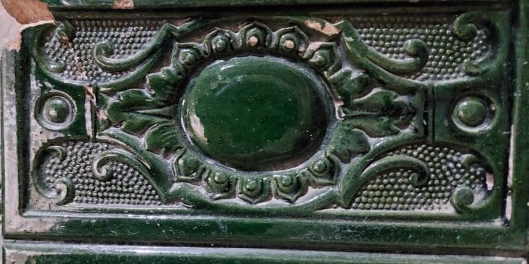 У Бережанському замку відкрили виставку сторічного кахлю