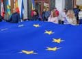 Символ єдності: у Тернополі підняли прапор Європейського Союзу