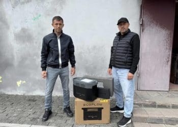 Волонтери «Української команди» зі Збаража передали воїнам EcoFlow