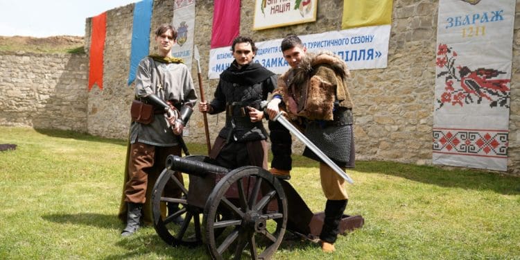 Фестиваль «Мандруємо замками Тернопілля» відкрив туристичний сезон у Збаражі