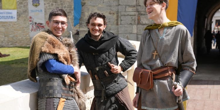 Фестиваль «Мандруємо замками Тернопілля» відкрив туристичний сезон у Збаражі