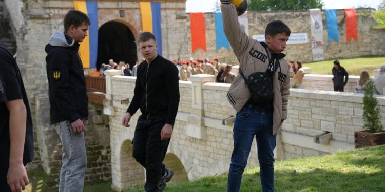 Фестиваль «Мандруємо замками Тернопілля» відкрив туристичний сезон у Збаражі