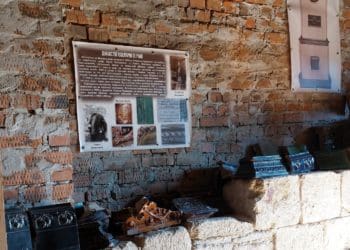 старовинного кахлю