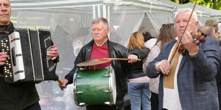Фестиваль «Мандруємо замками Тернопілля» відкрив туристичний сезон у Збаражі