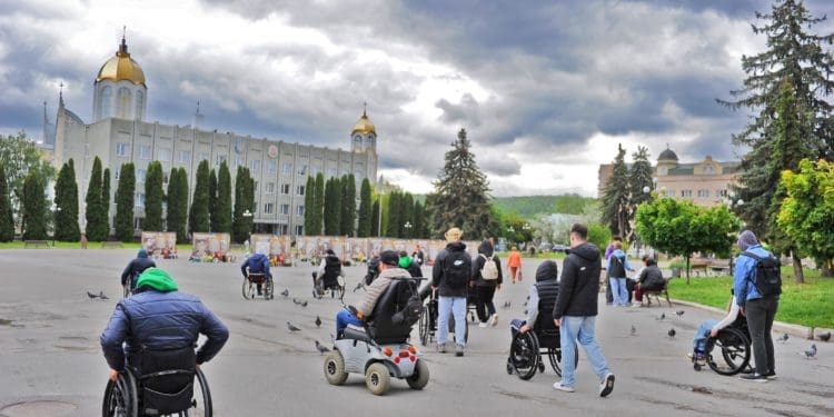 У Чорткові організували першу безбар’єрну екскурсію для гостей на кріслах колісних