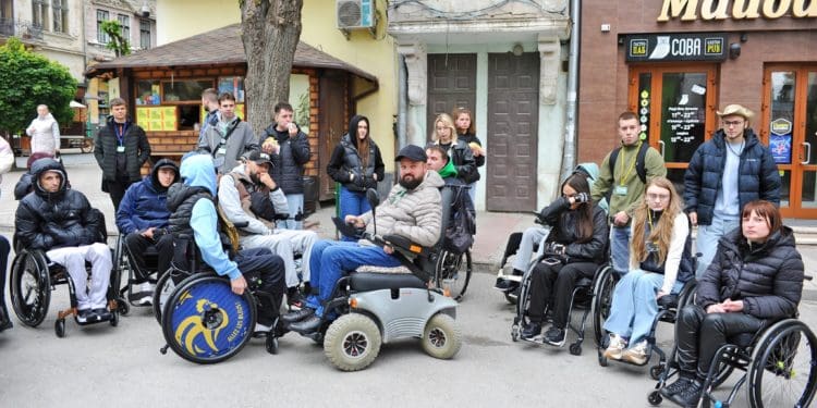У Чорткові організували першу безбар’єрну екскурсію для гостей на кріслах колісних