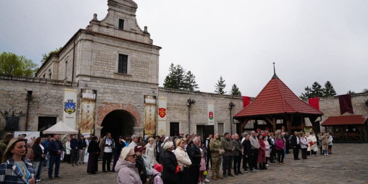 Фестиваль «Мандруємо замками Тернопілля» відкрив туристичний сезон у Збаражі
