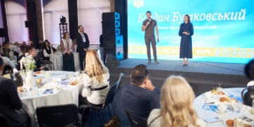 Голова Тернопільської облради Богдан Бутковський молився на сніданку на Прикарпатті