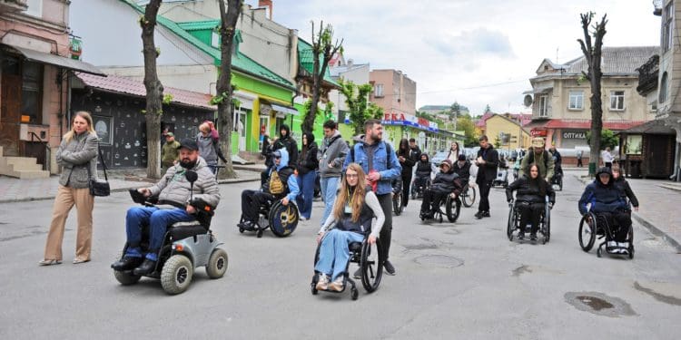 У Чорткові організували першу безбар’єрну екскурсію для гостей на кріслах колісних