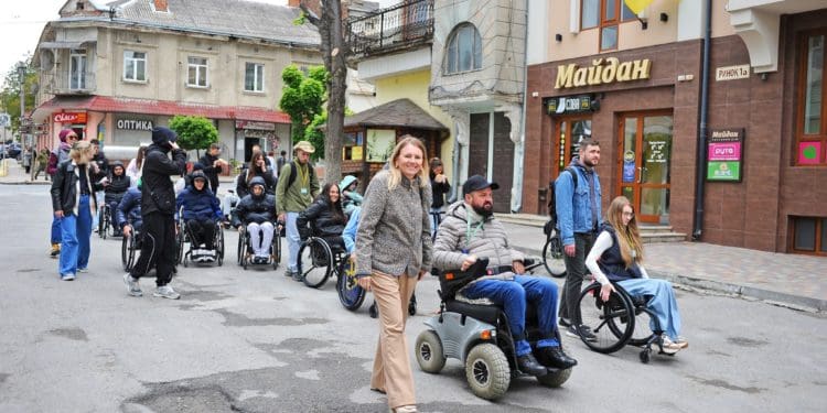 У Чорткові організували першу безбар’єрну екскурсію для гостей на кріслах колісних
