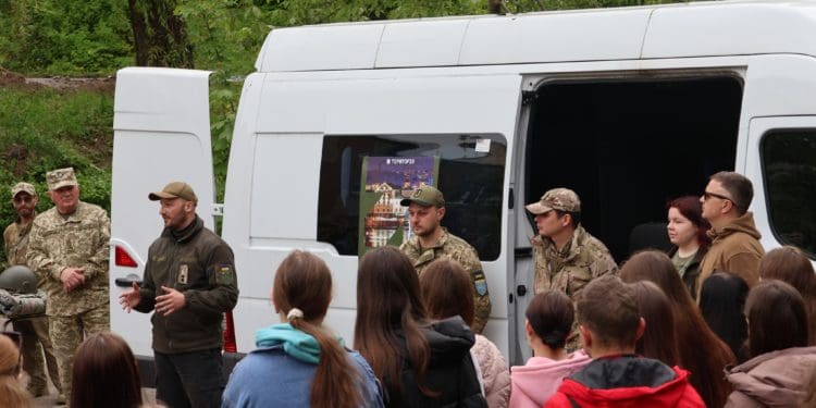 Тернопільські військові провели урок патріотичного виховання у Галицькому фаховому коледжі
