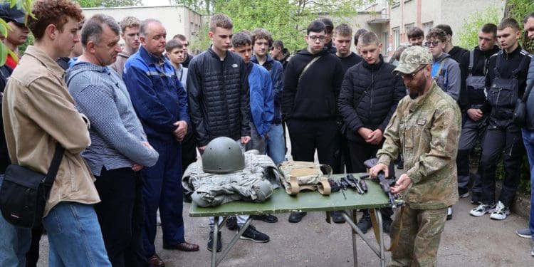 Тернопільські військові провели урок патріотичного виховання у Галицькому фаховому коледжі