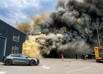 Масштабна пожежа в Тернополі: горить склад на Об’їзній, рух перекрито