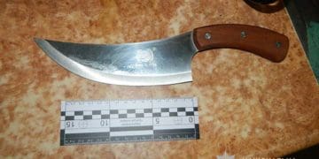 Після пиятики — ніж у живіт: 65-річного чоловіка судитимуть за тяжке поранення