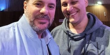 Ветеран з Тернополя Богдан Брич показав, як Біблія в кишені військового зупинила ворожу кулю