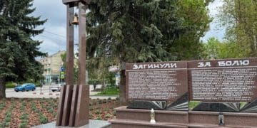 Біля меморіальної стели в Тернополі встановили дзвін