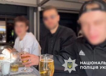 Поліція притягнула до відповідальності «блогерів», які напідпитку у прямому ефірі хизувались наявністю незареєстрованої зброї