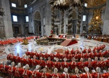 Конклав у Ватикані розпочався: кардинали зібралися для вибору нового Папи