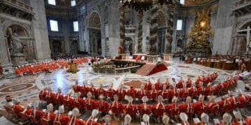 Конклав у Ватикані розпочався: кардинали зібралися для вибору нового Папи