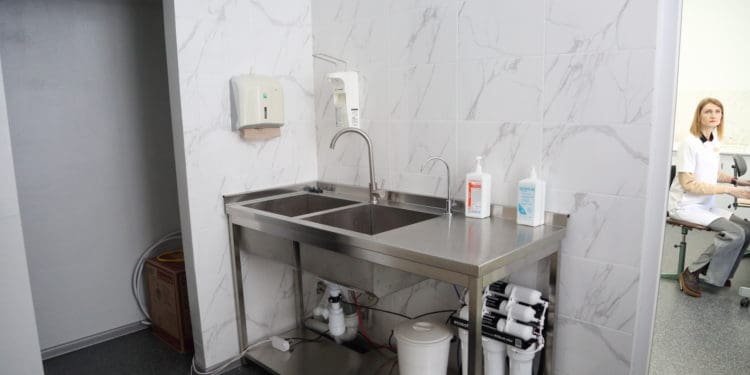 У Тернопiльському центрi служби кровi запрацювала оновлена лабораторiя контролю якостi