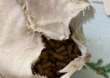 Кілограм пороху та запальна трубка: у жителя Заліщиків вилучили вибухівку
