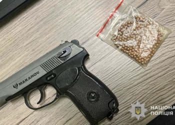 Поліцейські Тернополя встановили особу підлітка, який стріляв у дівчину