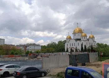 Таємничі будівельні роботи проводять біля церкви у Тернополі