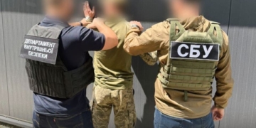 Тернопільські поліцейські знешкодили незаконні оборудки у ТЦК