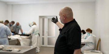 Як у Тернополі ідентифікують тіла загиблих українських військових, які передала Росія