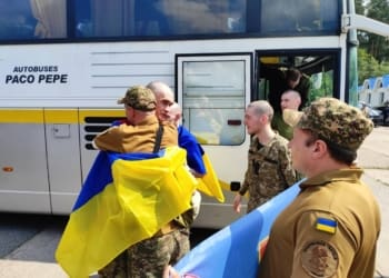 Українці повертаються додому з російського полону