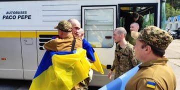 Українці повертаються додому з російського полону