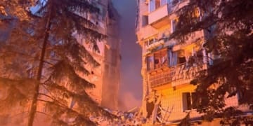 Більше ніж 440 дронів і 32 ракети застосувала рф: відомо про 75 поранених та 15 загиблих