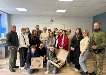 Тернопільська школа передала дрони і паливо для військових