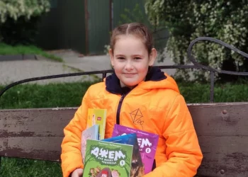 9-річна дівчинка з Тернополя прочитала майже сотню книжок за рік і веде книжковий блог