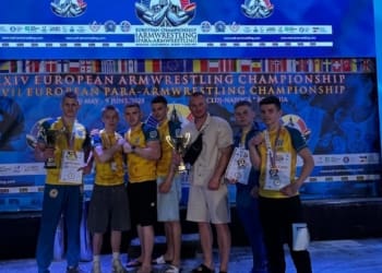 з армрестлінгу