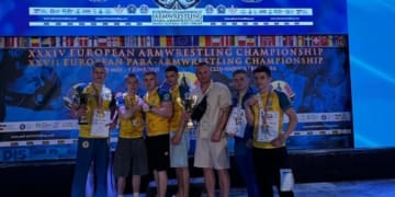 з армрестлінгу