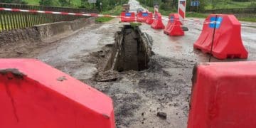 У селі Чернихівці на Тернопільщині через перевантажену вантажівку пошкоджено міст на дорозі Р-43