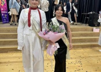 Вчителька з Тернополя вийшла на останній дзвоник у сукні за ескізом свого учня