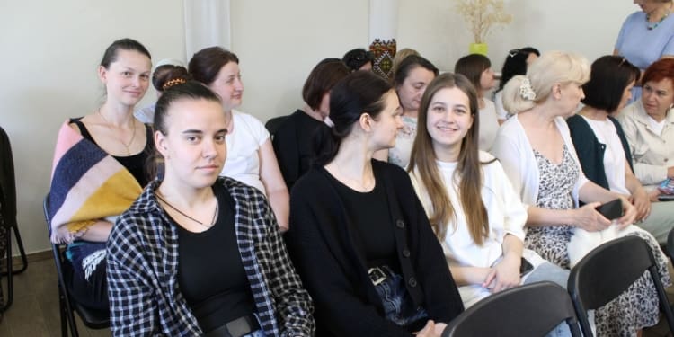 У краєзнавчому музеї презентували книгу-дослідження отця Віталія Козака про давню історію парафії Тернополя