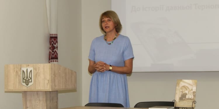 У краєзнавчому музеї презентували книгу-дослідження отця Віталія Козака про давню історію парафії Тернополя